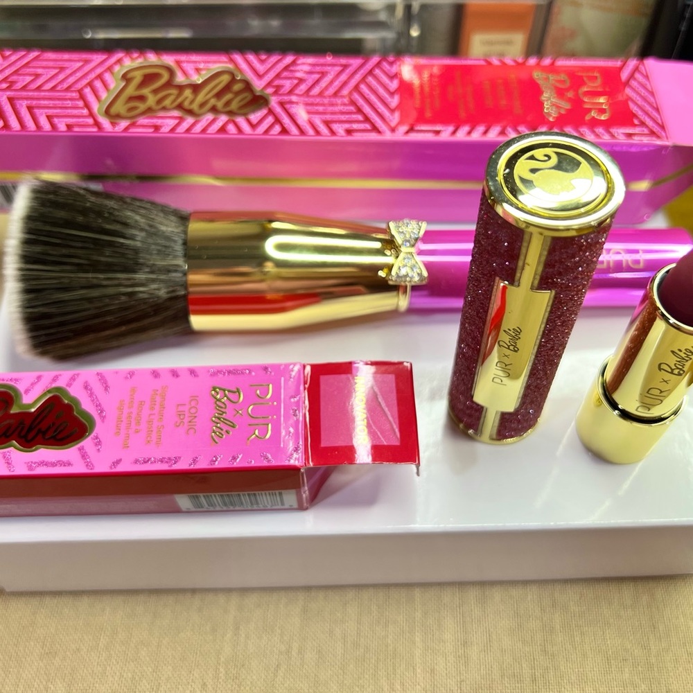 Limited Edition Barbie x pur set